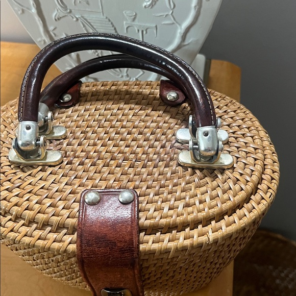 Vintage Nantucket Rattan purse basket with leather details - Picture 2 of 5